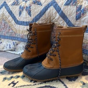 Lands End winter brown and navy duck boot